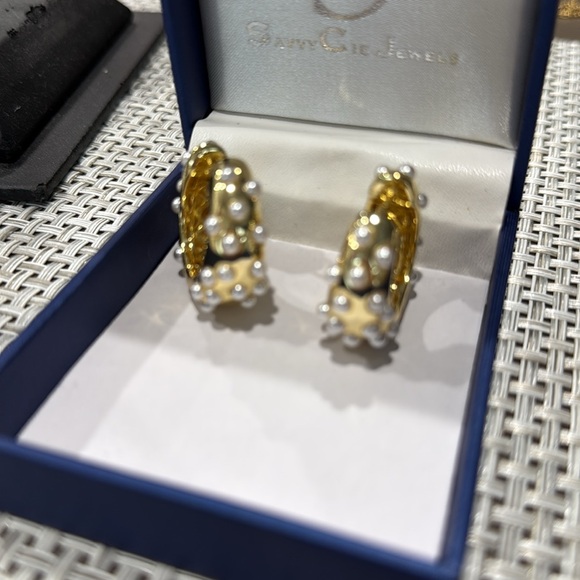 Savvy Cie NEW Faux Pearls Hoop Earrings - Picture 3 of 6